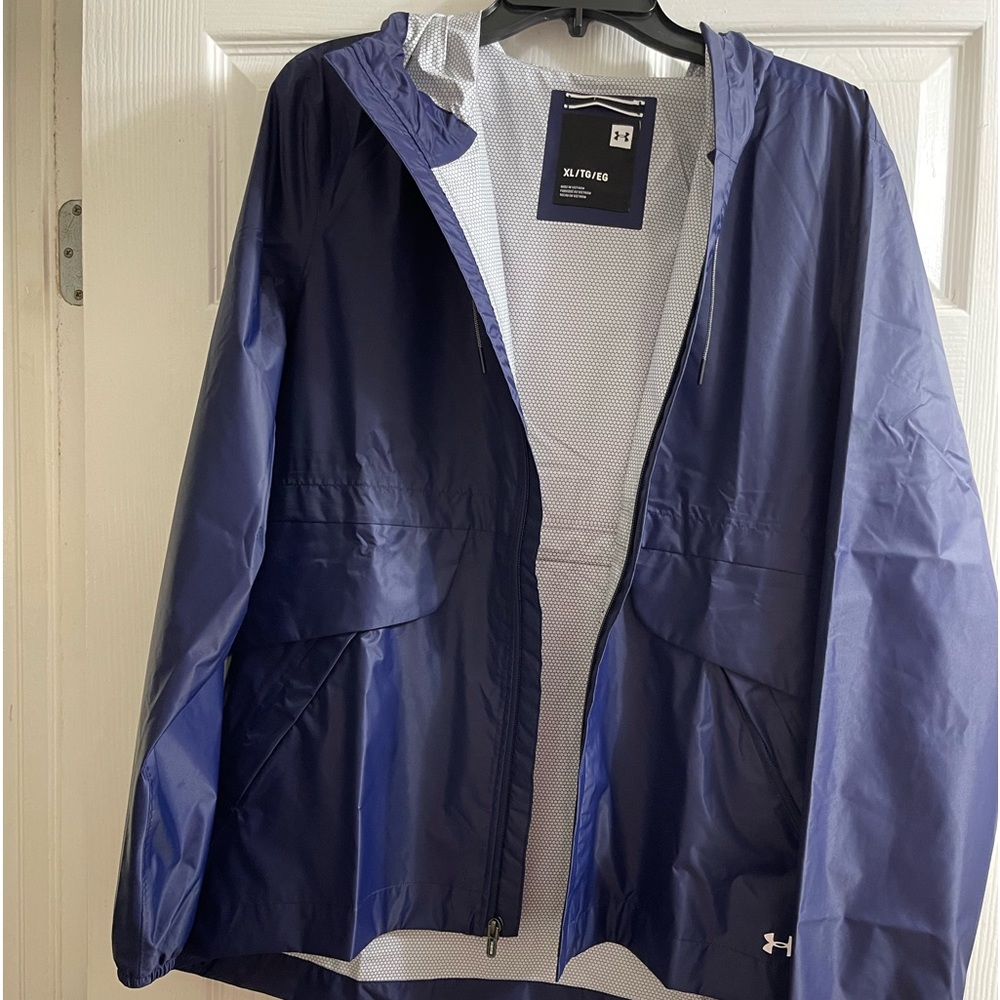 Under Armour Windbreaker/Raincoat Jacket